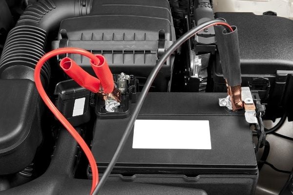 Hướng dẫn cách sạc ắc quy ô tô tại nhà đúng cách, an toàn
